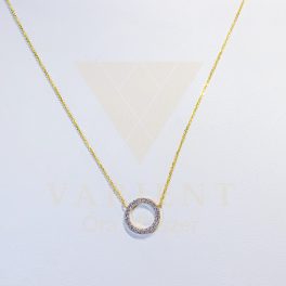 Arany nyaklánc körbe köves karika medállal